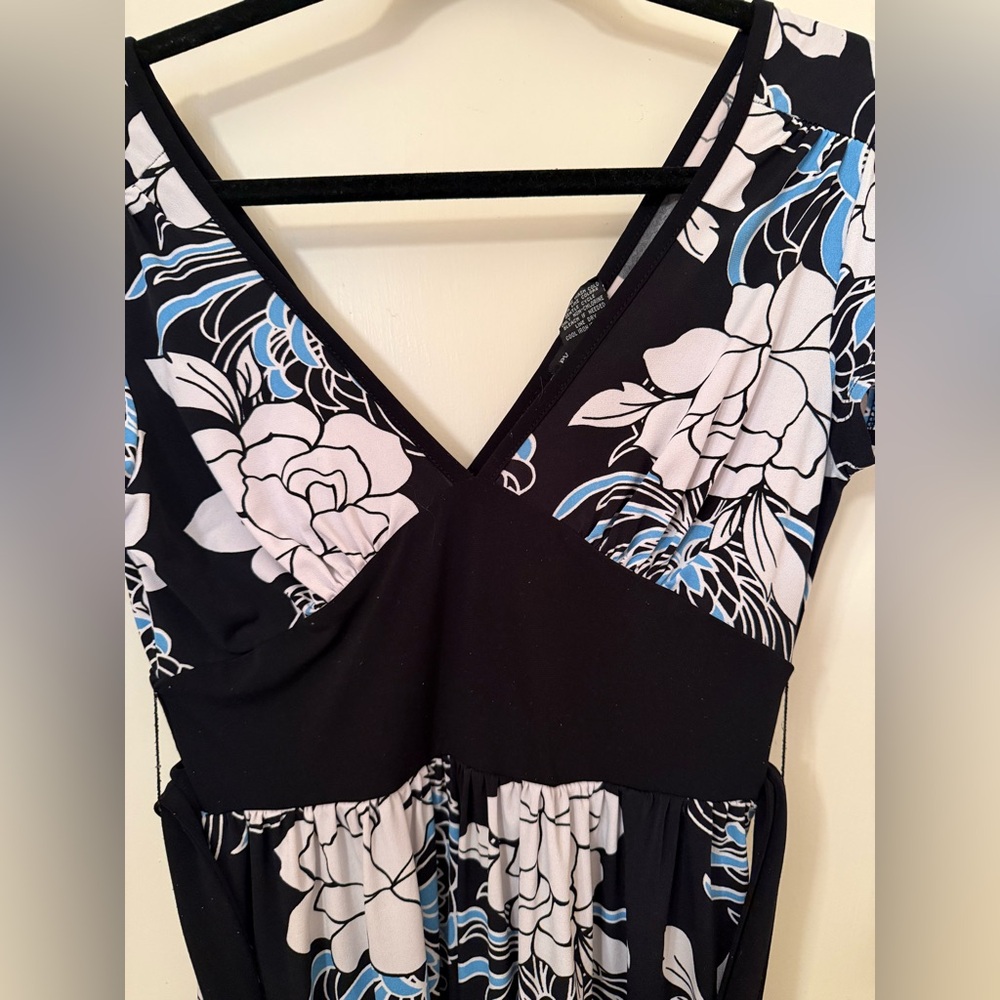 Eyeshadow Floral Midi Dress - Black Blue White Botanical Print - Picture 6 of 7